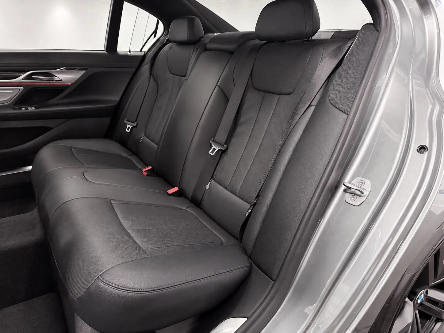 Used 2019 BMW 740i w/ Executive Package RWD image 16