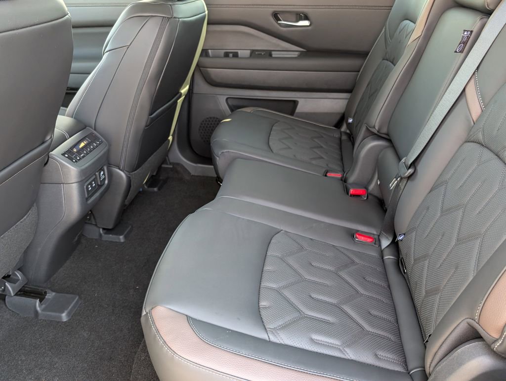 New 2026 Nissan Pathfinder Platinum w/ Cargo Package AWD/4WD image 27