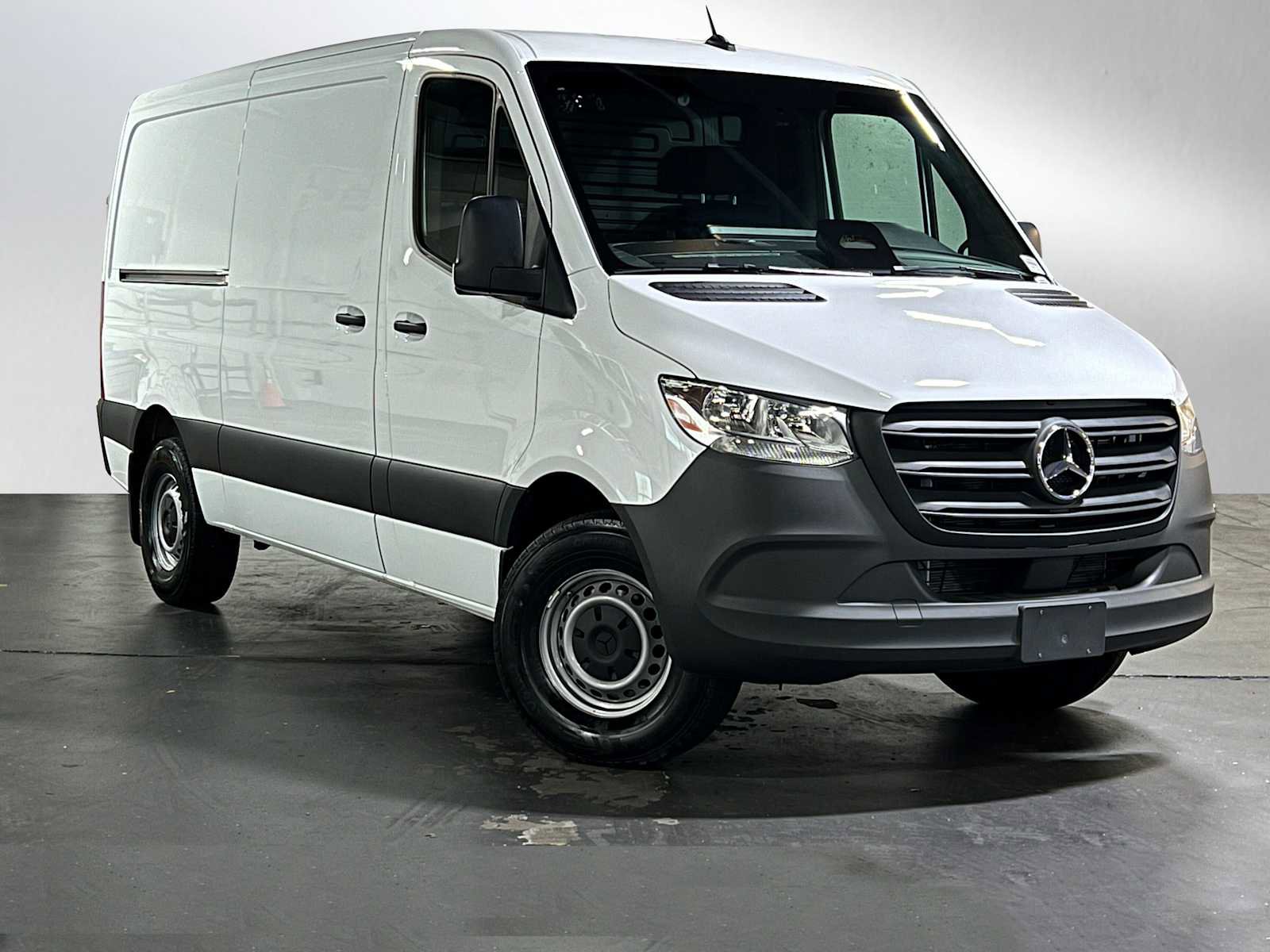 Used 2025 Mercedes-Benz Sprinter 2500 image 1