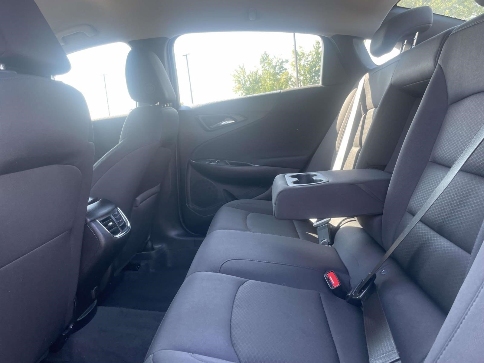 Used 2025 Chevrolet Malibu LT FWD image 9