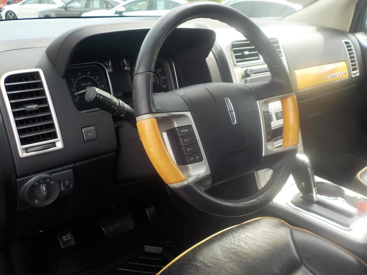 Used 2010 Lincoln MKX AWD image 11