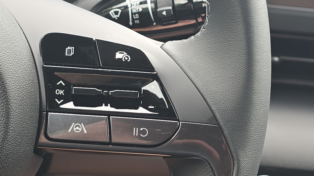 New 2026 Hyundai Elantra Sport FWD image 23