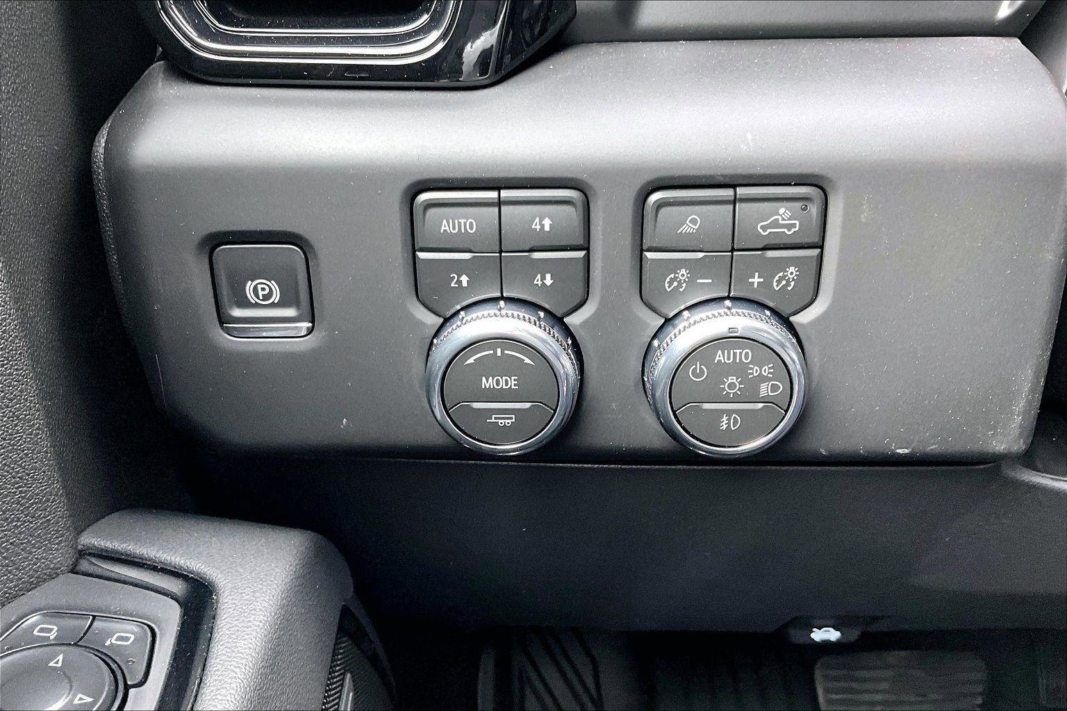 New 2026 GMC Sierra 1500 AT4 w/ Technology Package image 18