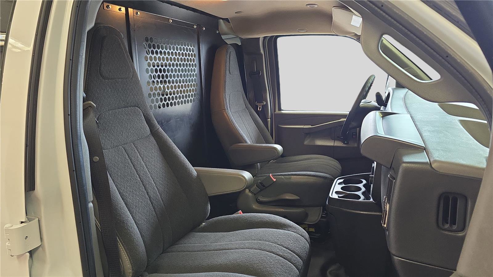 Used 2024 GMC Savana 2500 w/ Driver Convenience Package image 14
