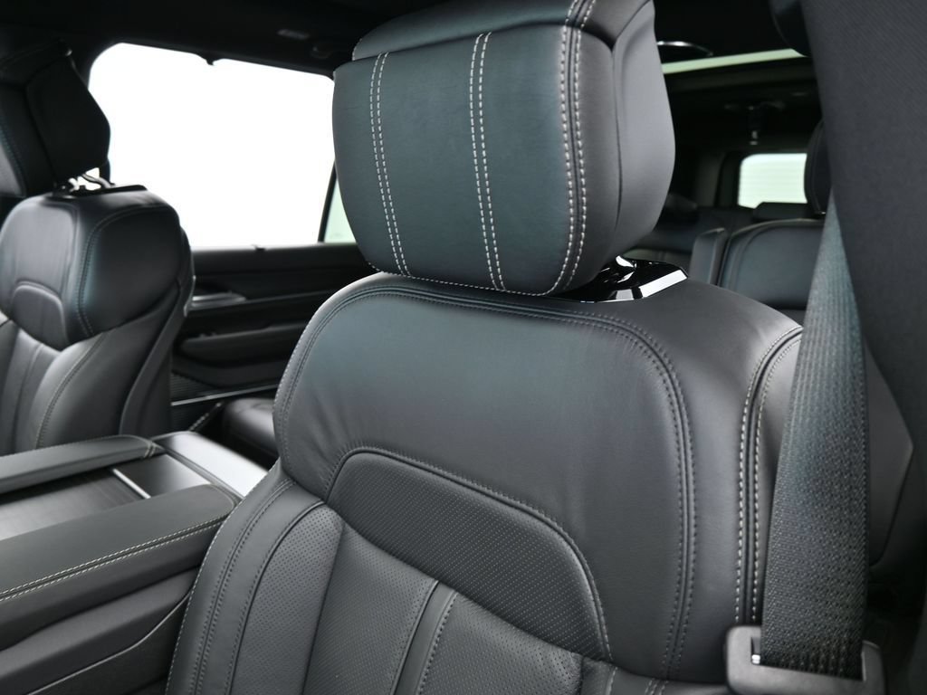 New 2026 Jeep Grand Wagoneer L Summit AWD/4WD image 18
