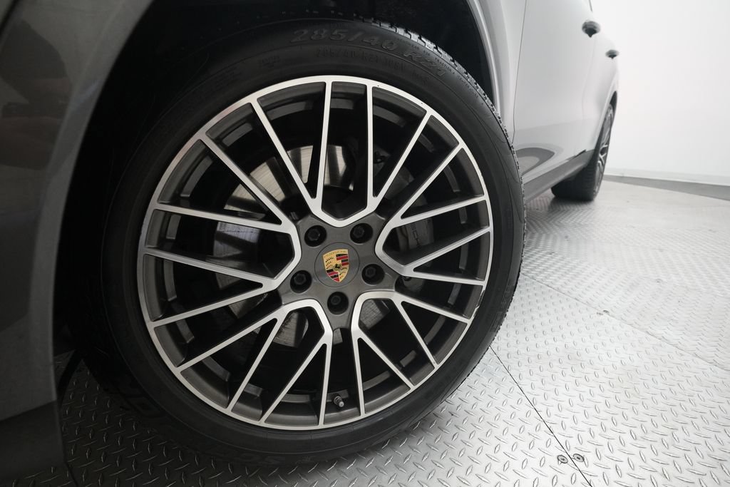 Used 2020 Porsche Cayenne S AWD/4WD image 32