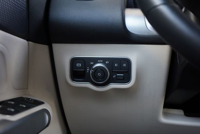 Used 2022 Mercedes-Benz GLB 250 4MATIC image 16