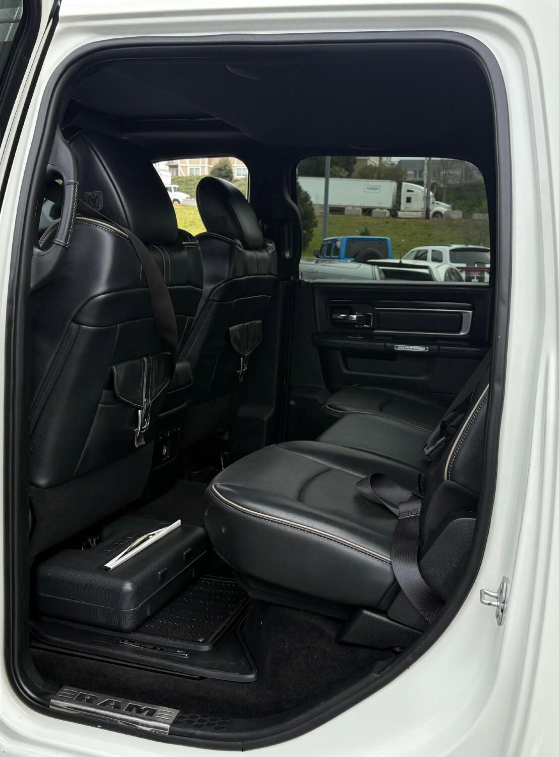 Used 2017 RAM 3500 Laramie Longhorn image 6