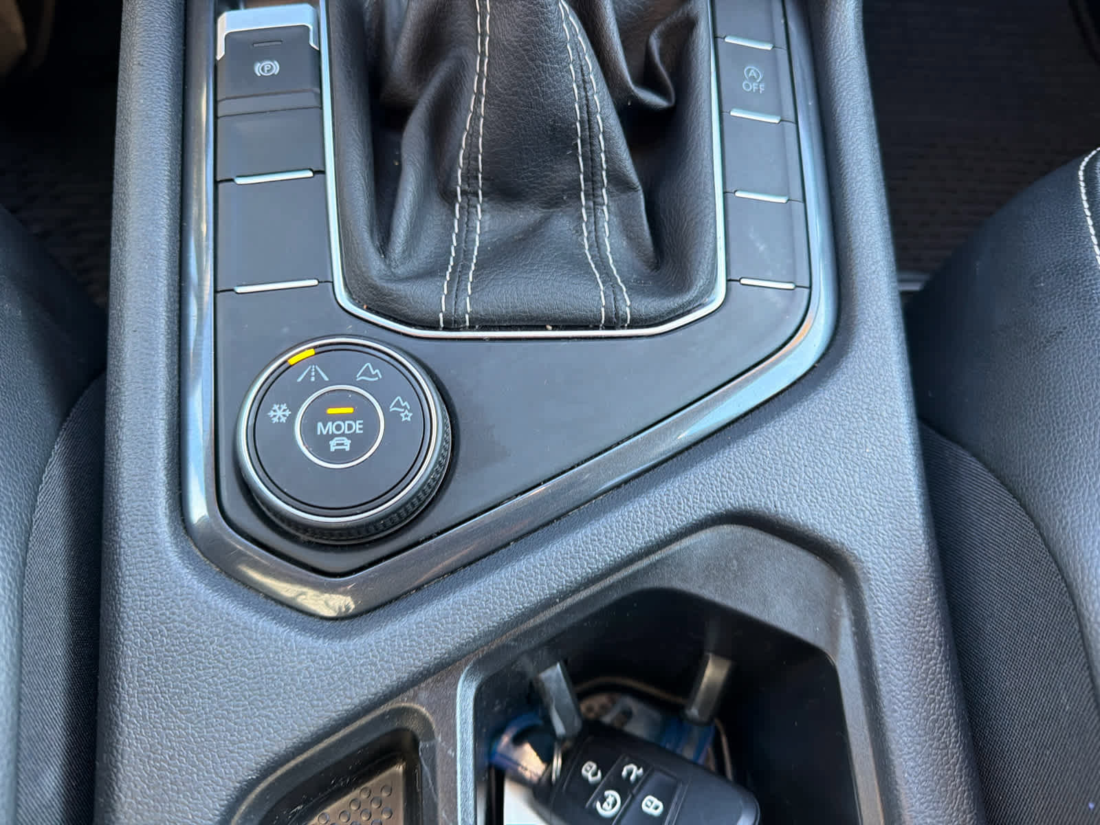 Used 2024 Volkswagen Tiguan SE image 23