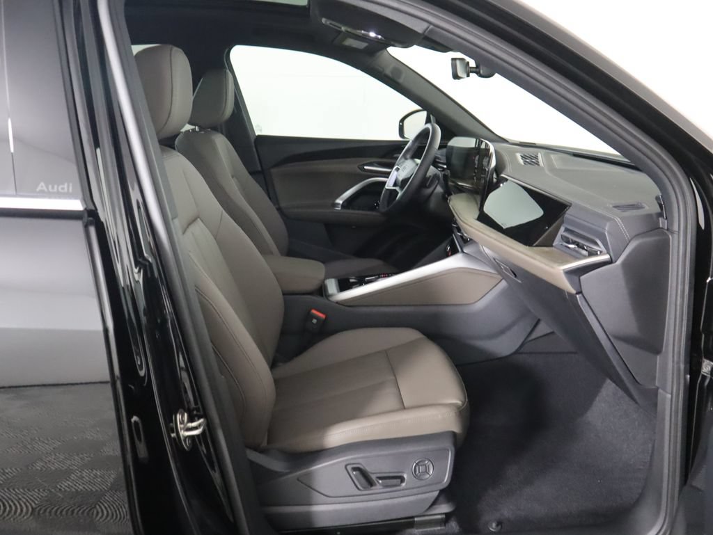 Used 2025 Audi Q5 Premium w/ Premium Plus AWD/4WD image 22
