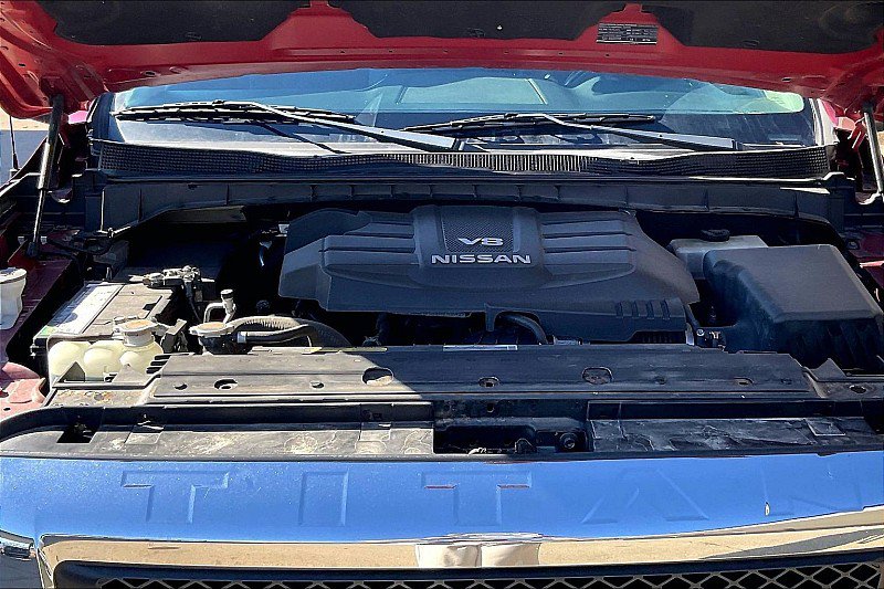 Used 2018 Nissan Titan SL image 30