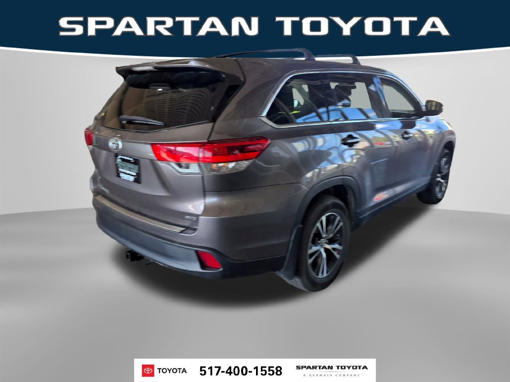 Used 2019 Toyota Highlander LE AWD/4WD image 7