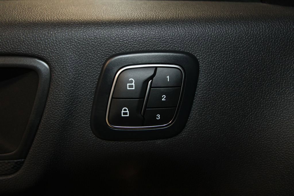 Used 2025 Ford Escape ST-Line Elite w/ Premium Technology Package AWD/4WD image 9