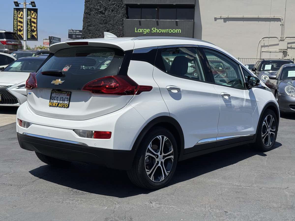 Used 2019 Chevrolet Bolt Premier w/ Infotainment Package FWD image 11