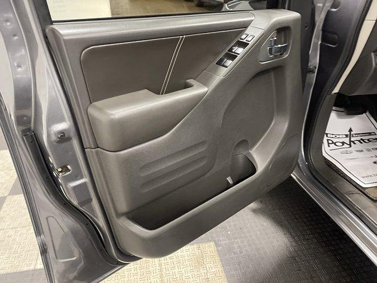 Used 2021 Nissan Frontier PRO-4X w/ Pro-4x Utility Package AWD/4WD image 8