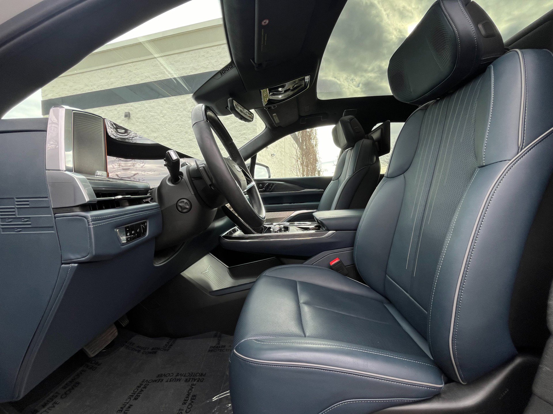 Used 2025 Cadillac Escalade IQ Luxury 2 image 9