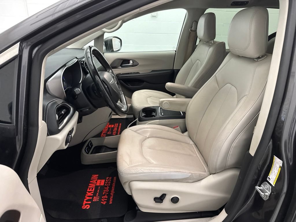 Used 2021 Chrysler Pacifica Touring-L FWD image 19