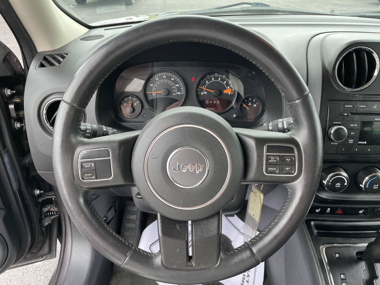 Used 2017 Jeep Patriot Latitude AWD/4WD image 12