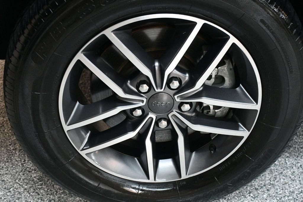 Used 2022 Jeep Grand Cherokee Limited AWD/4WD image 18