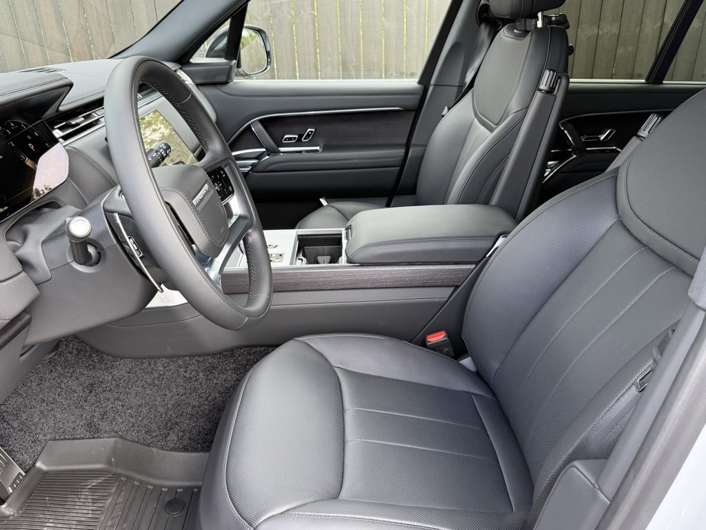 New 2025 Land Rover Range Rover SE image 11