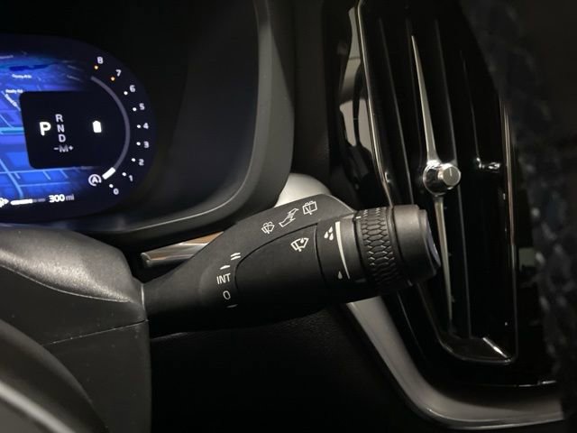 Used 2025 Volvo XC60 B5 Core image 40