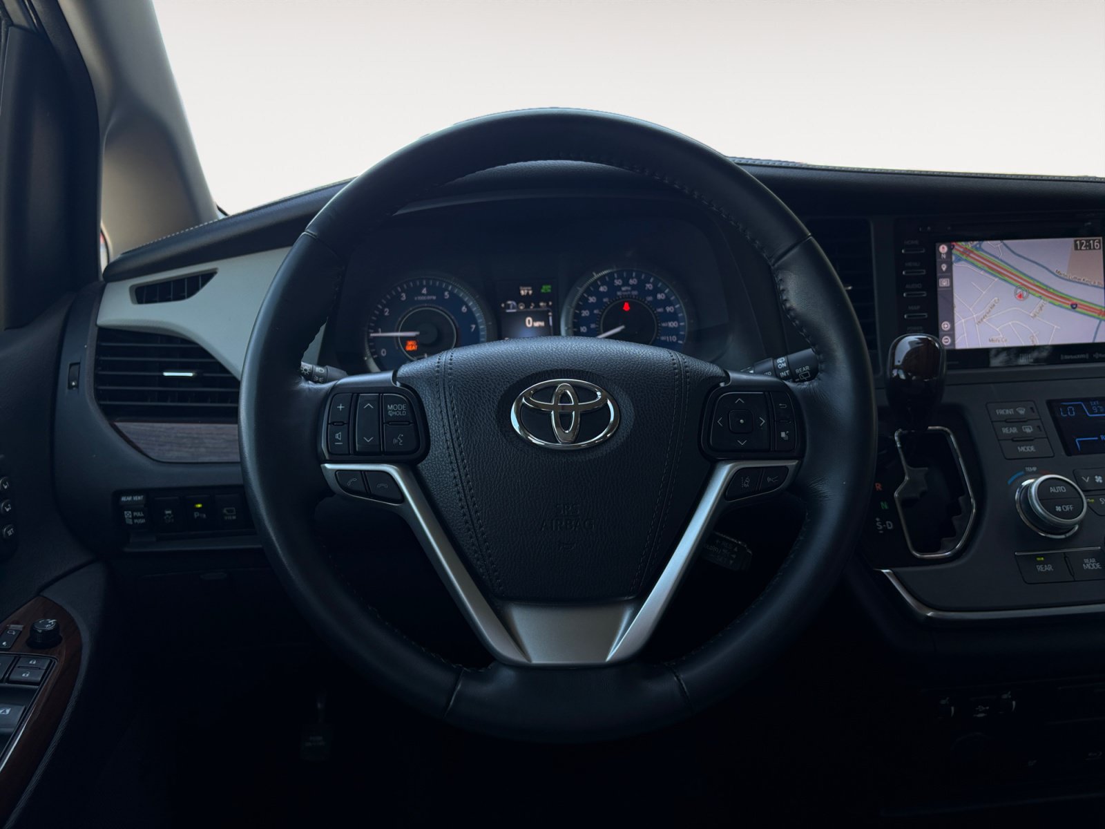 Used 2019 Toyota Sienna Limited Premium FWD image 13