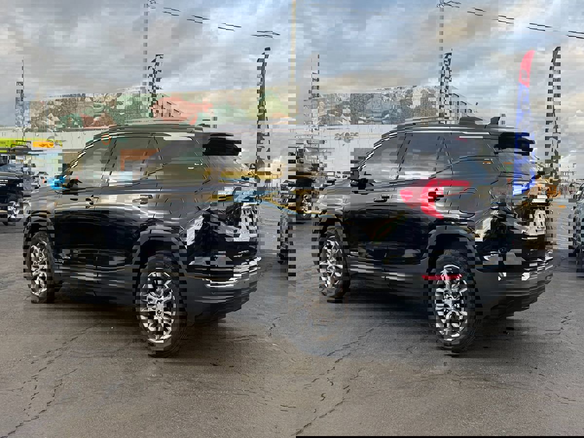 Used 2022 GMC Terrain SLT w/ Infotainment Package II image 8