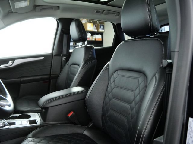 Certified 2023 Ford Escape Platinum w/ Premium Technology Package AWD/4WD image 17