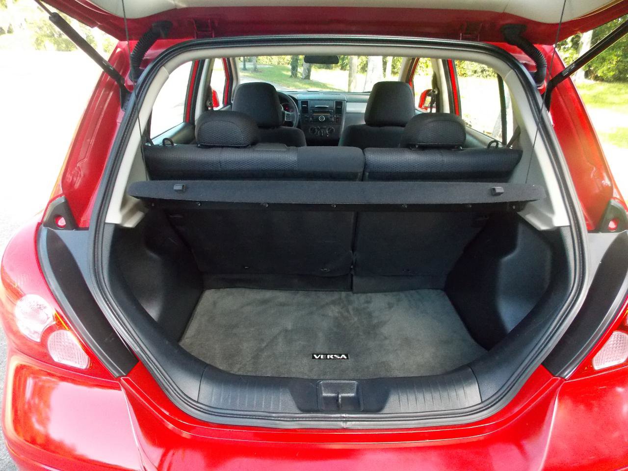 Used 2007 Nissan Versa Hatchback FWD image 14