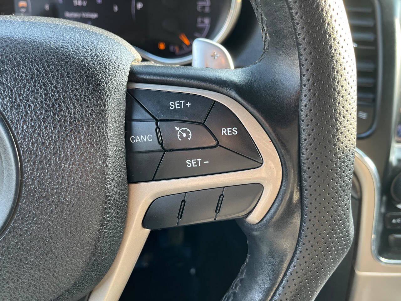 Used 2014 Jeep Grand Cherokee Altitude AWD/4WD image 25