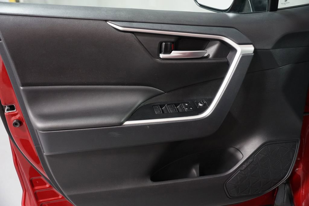 Certified 2025 Toyota RAV4 XLE AWD/4WD image 30