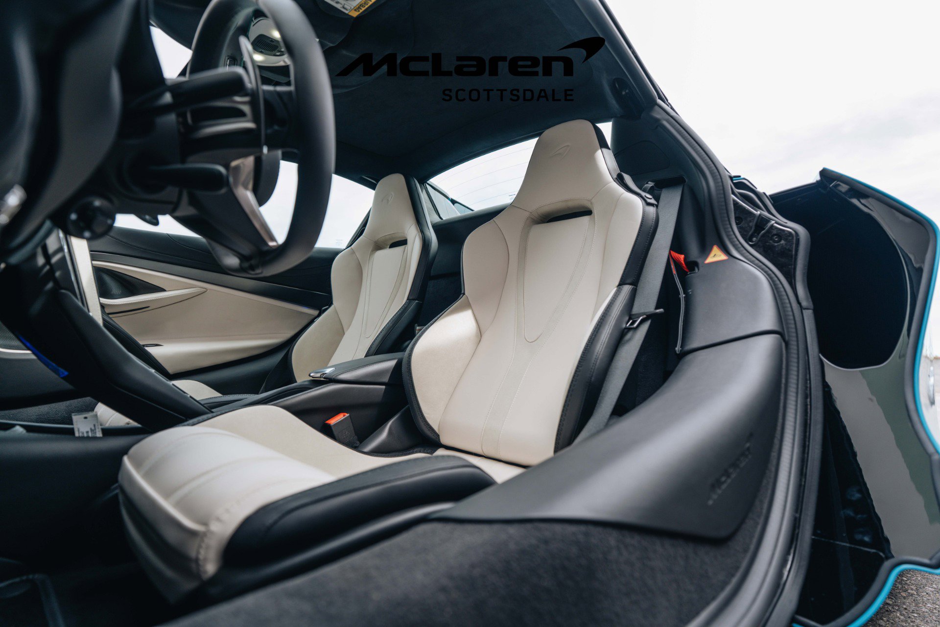 Used 2025 McLaren 750S Spider image 28