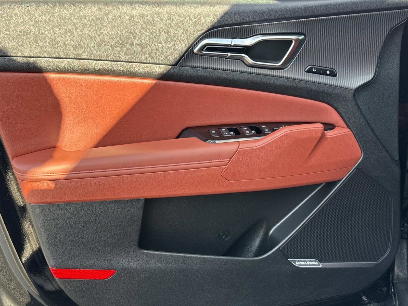 Used 2025 Kia Sportage SX image 17