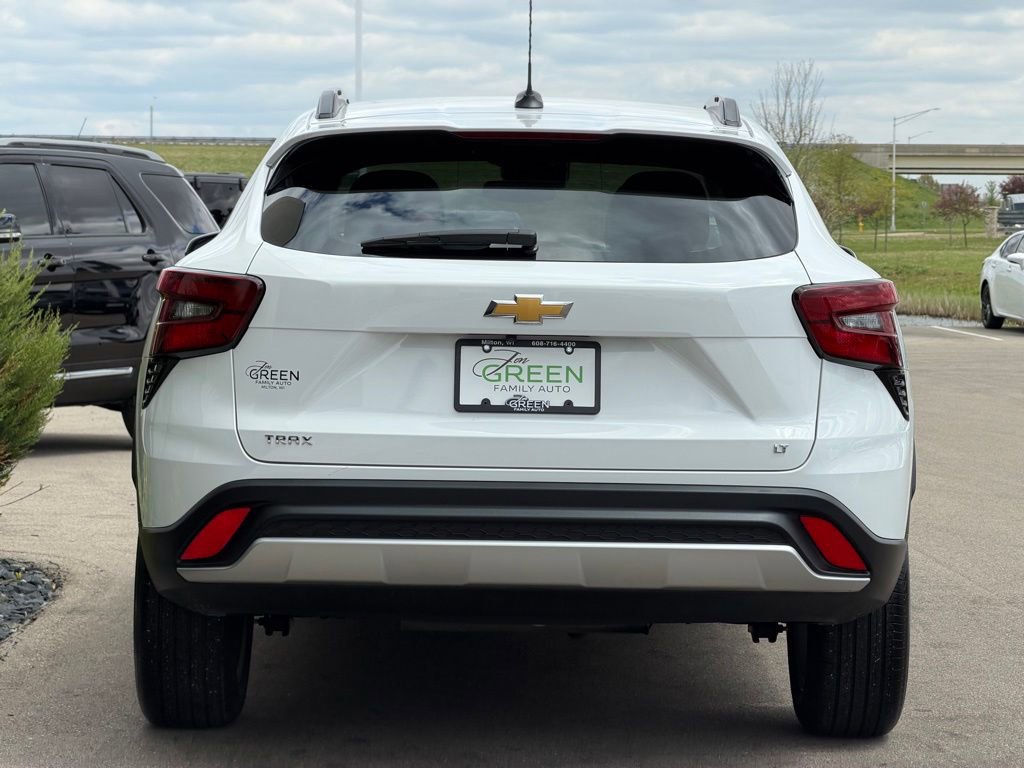 Used 2025 Chevrolet Trax LT w/ LT Convenience Package FWD image 8