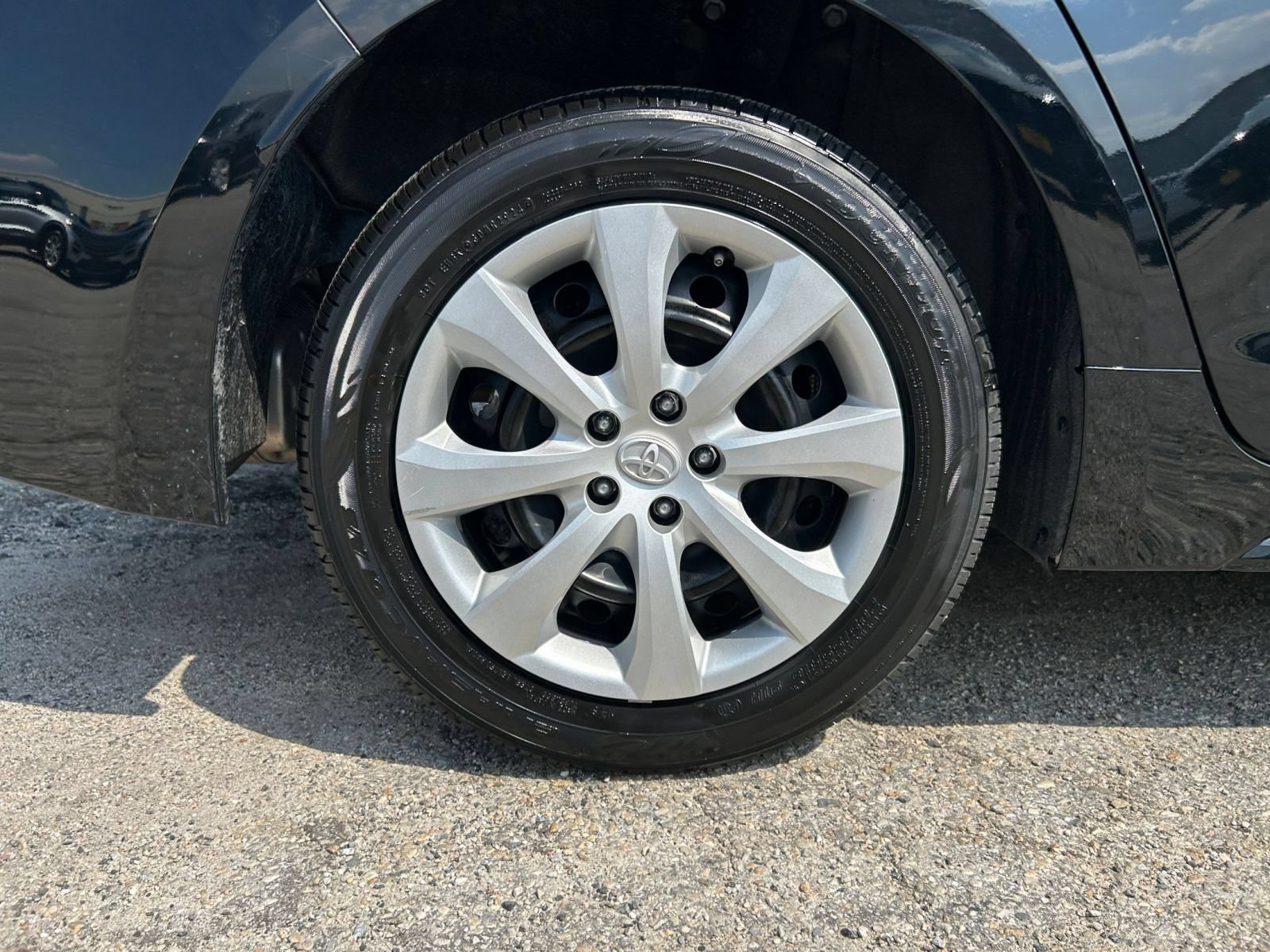 Used 2025 Toyota Corolla LE FWD image 24