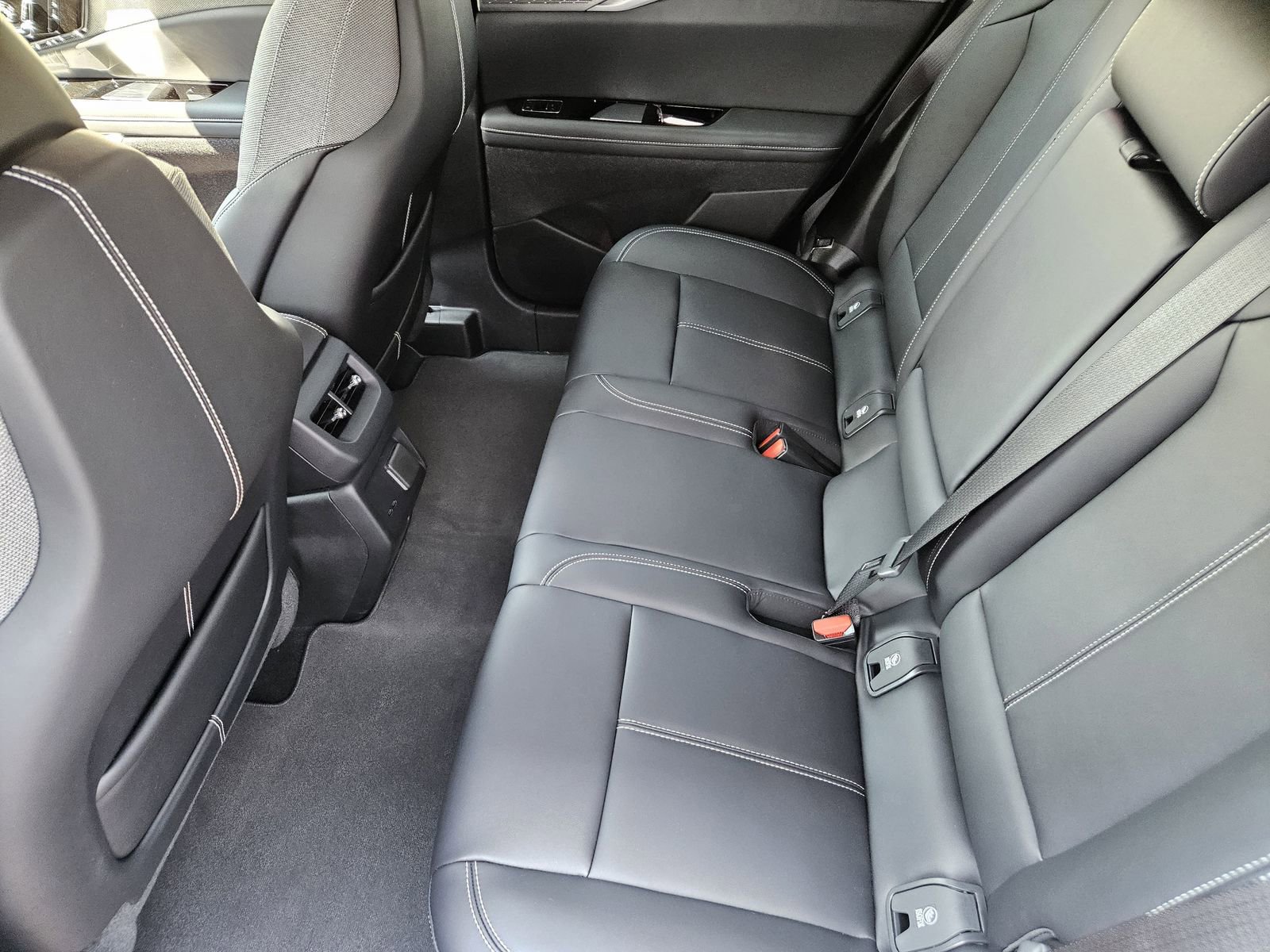 New 2025 Cadillac Optiq Luxury 1 image 25