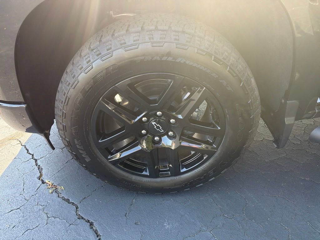 Certified 2025 Chevrolet Silverado 1500 Custom w/ Turbomax Blackout Package AWD/4WD image 18