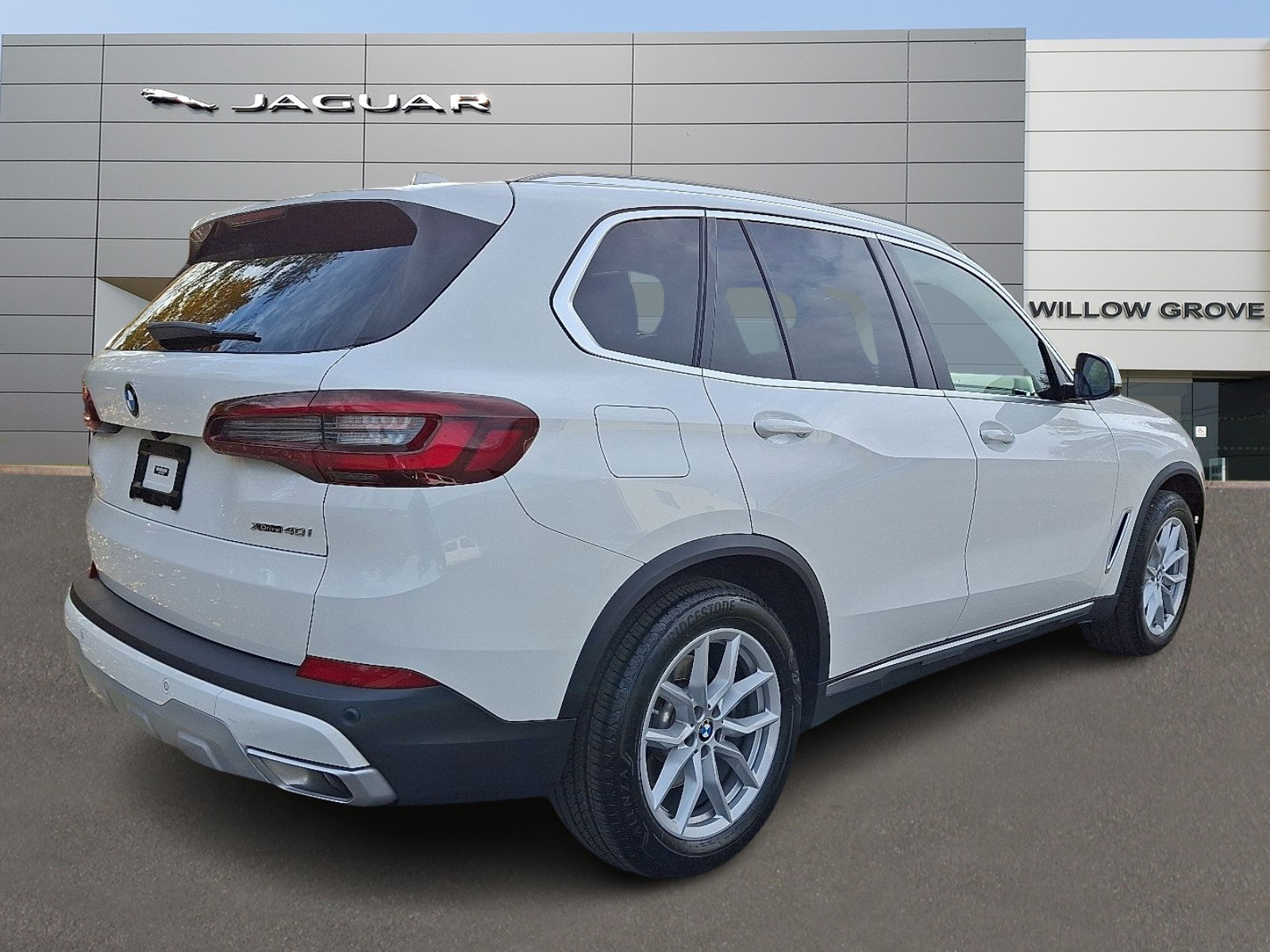Used 2023 BMW X5 xDrive40i w/ Premium Package image 2