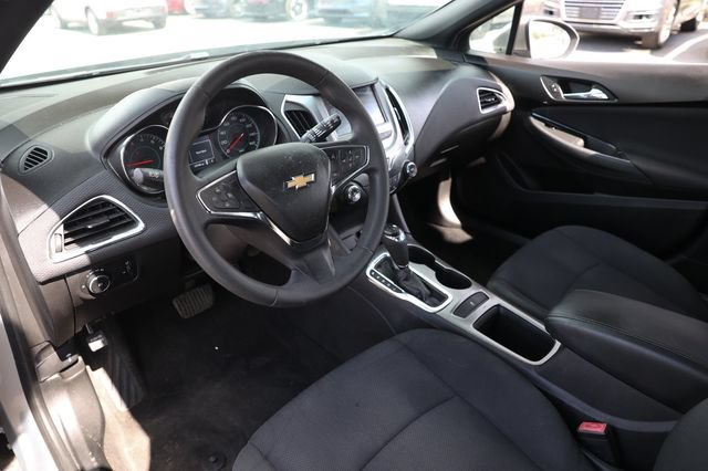 Used 2017 Chevrolet Cruze LT w/ RS Package FWD image 4