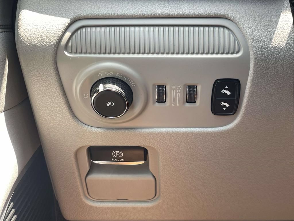 Used 2024 Jeep Wagoneer L Series II w/ Flexible Seating Group AWD/4WD image 22