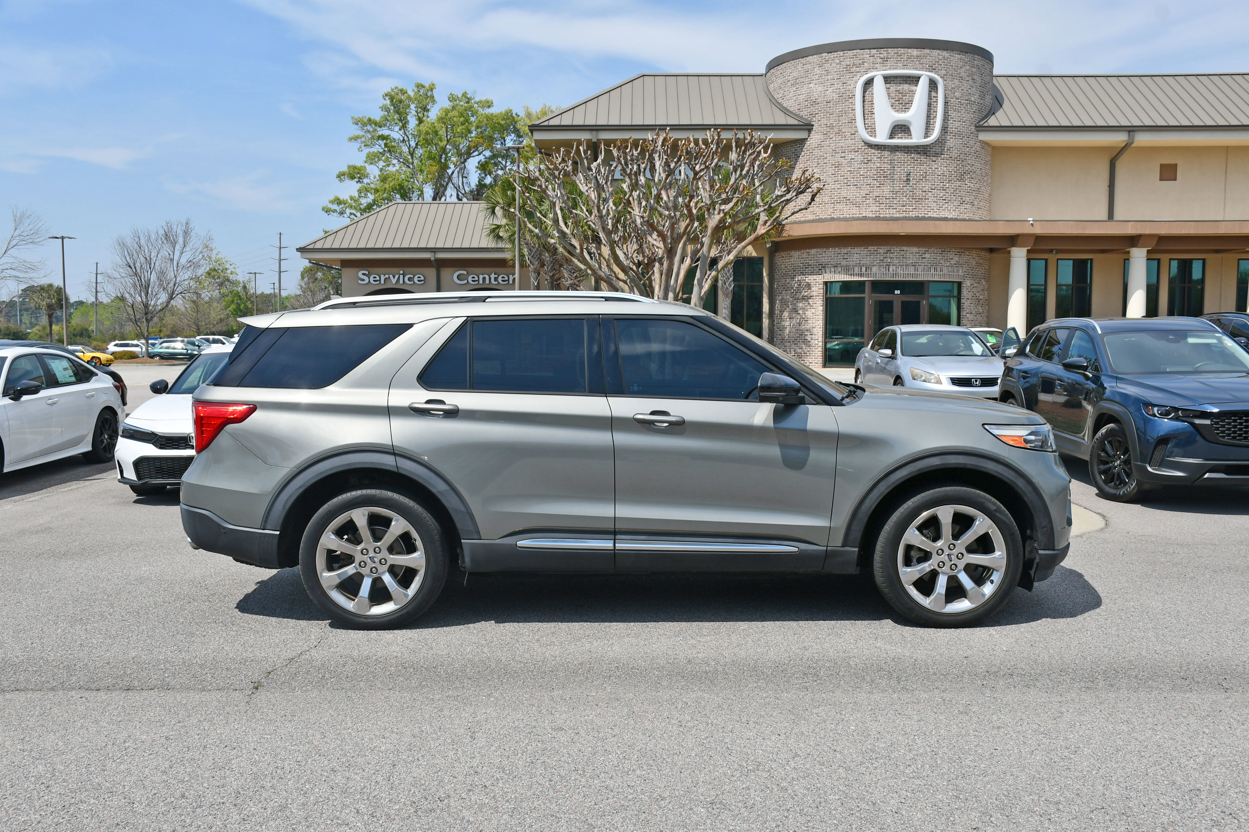 Used 2020 Ford Explorer Platinum w/ Premium Technology Package image 5