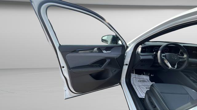 New 2026 Volkswagen Tiguan SE R-Line AWD/4WD image 9