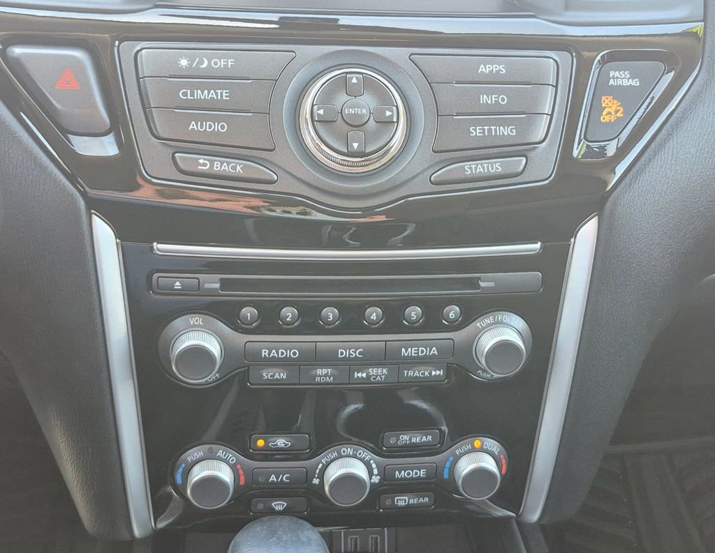 Used 2018 Nissan Pathfinder SV AWD/4WD image 14
