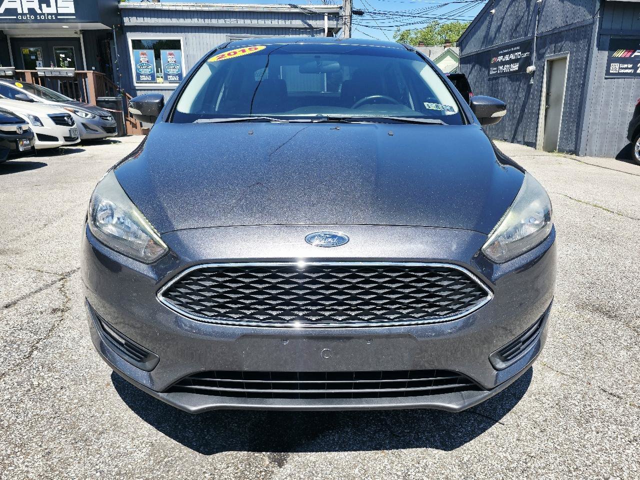Used 2015 Ford Focus SE w/ Equipment Group 201A FWD image 2