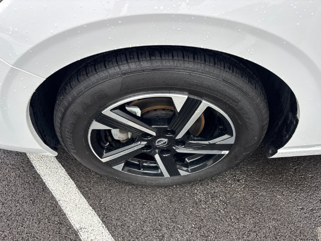 Used 2024 Nissan Sentra SV FWD image 32