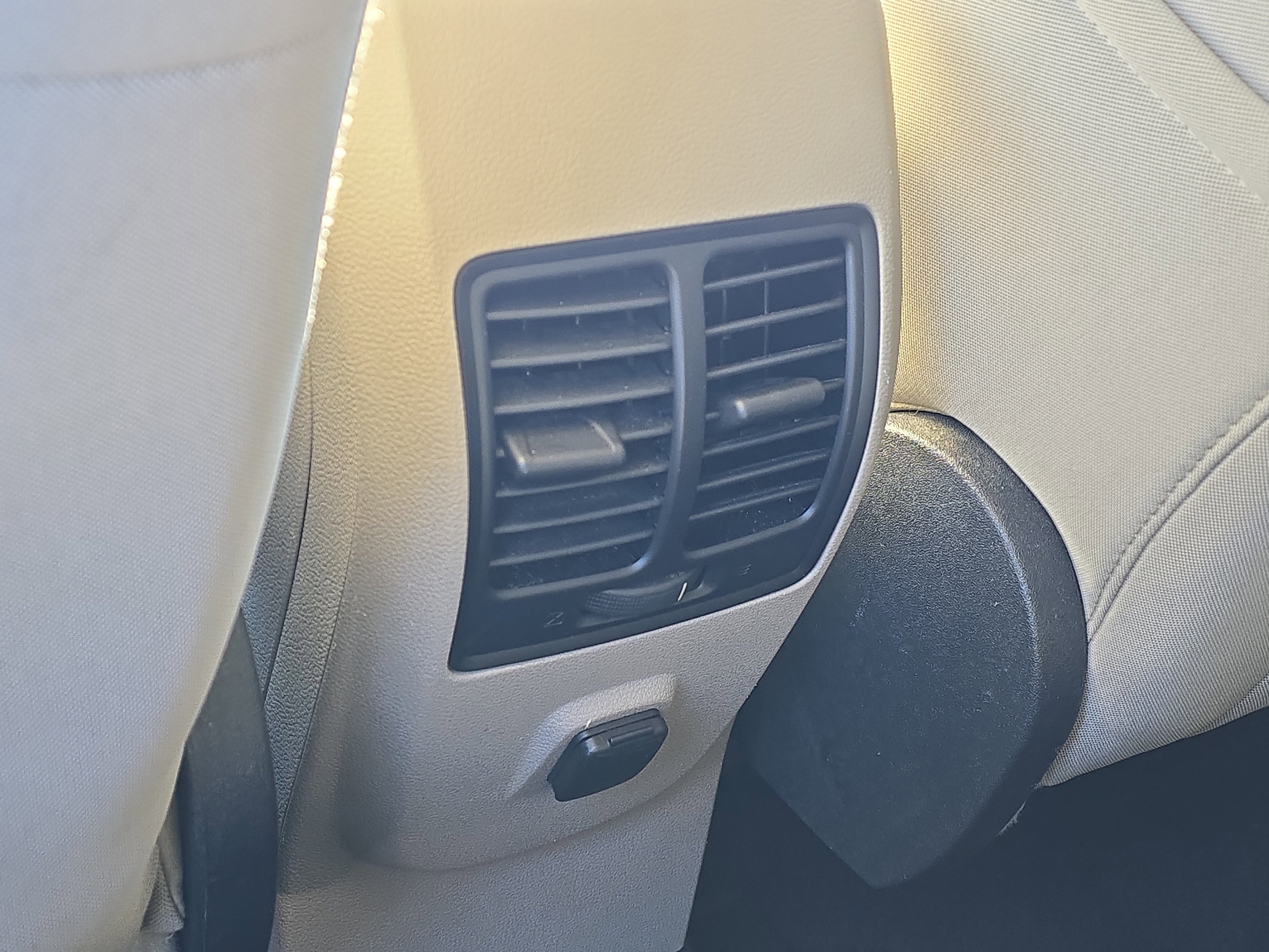 Used 2017 Ford Escape SE image 12