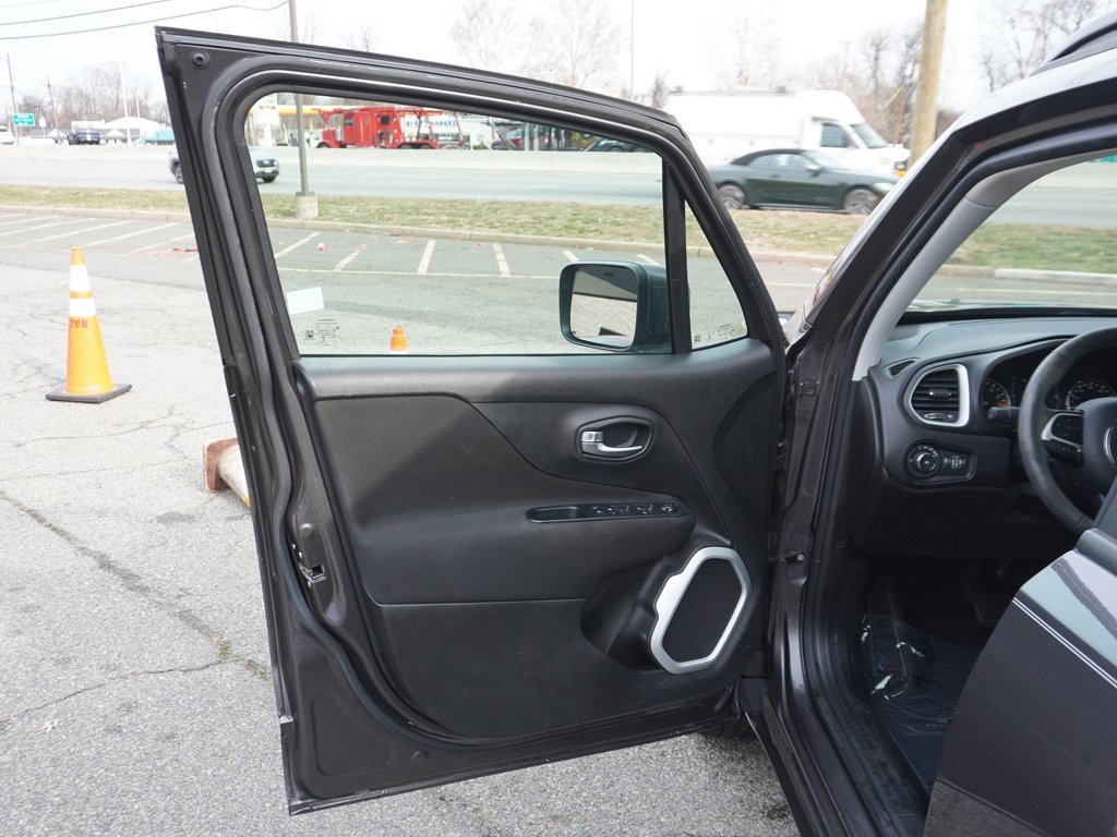 Used 2018 Jeep Renegade Latitude image 17