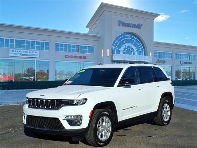 Certified 2024 Jeep Grand Cherokee Limited image 1