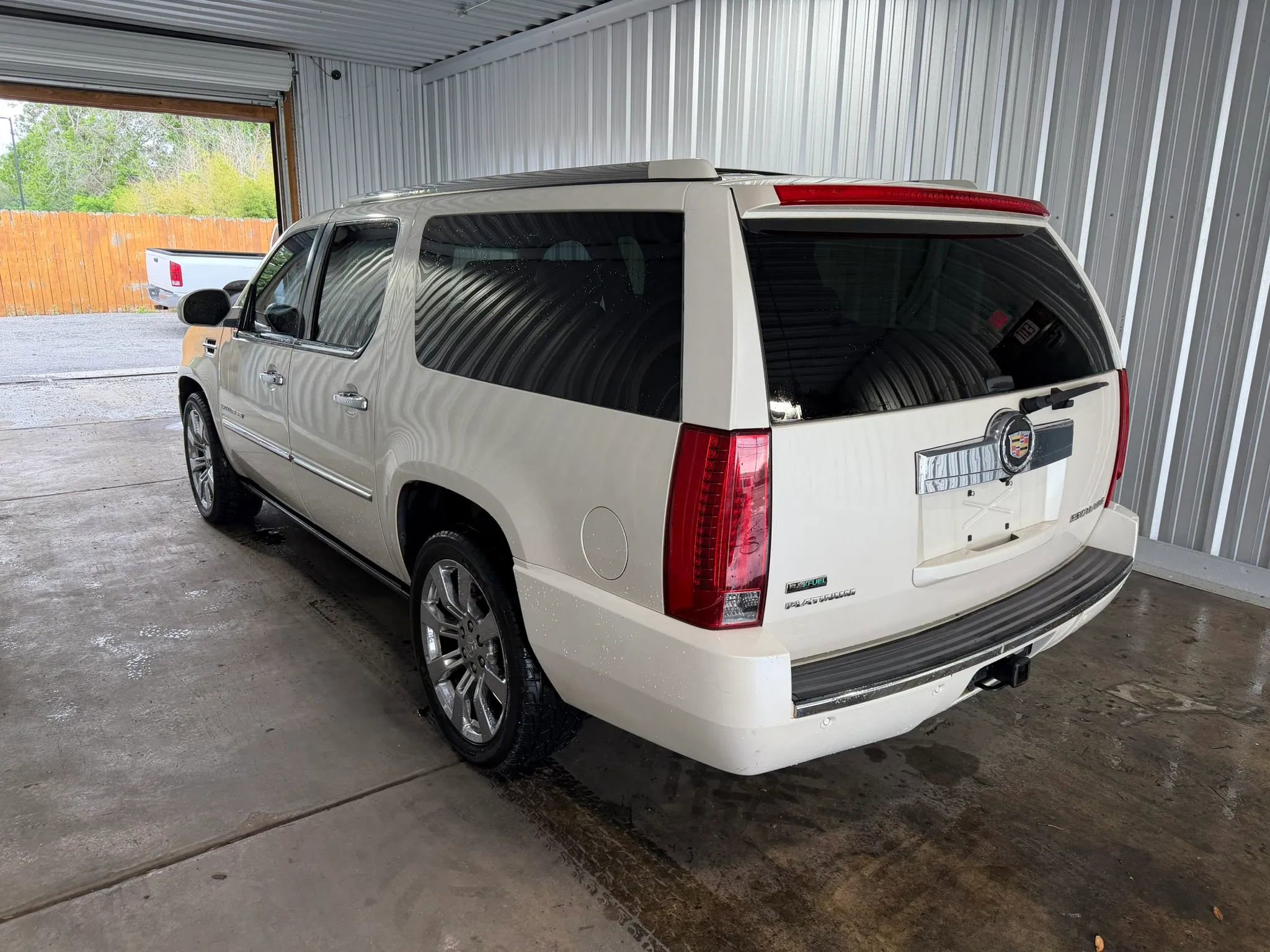 Used 2012 Cadillac Escalade ESV Platinum AWD/4WD image 2