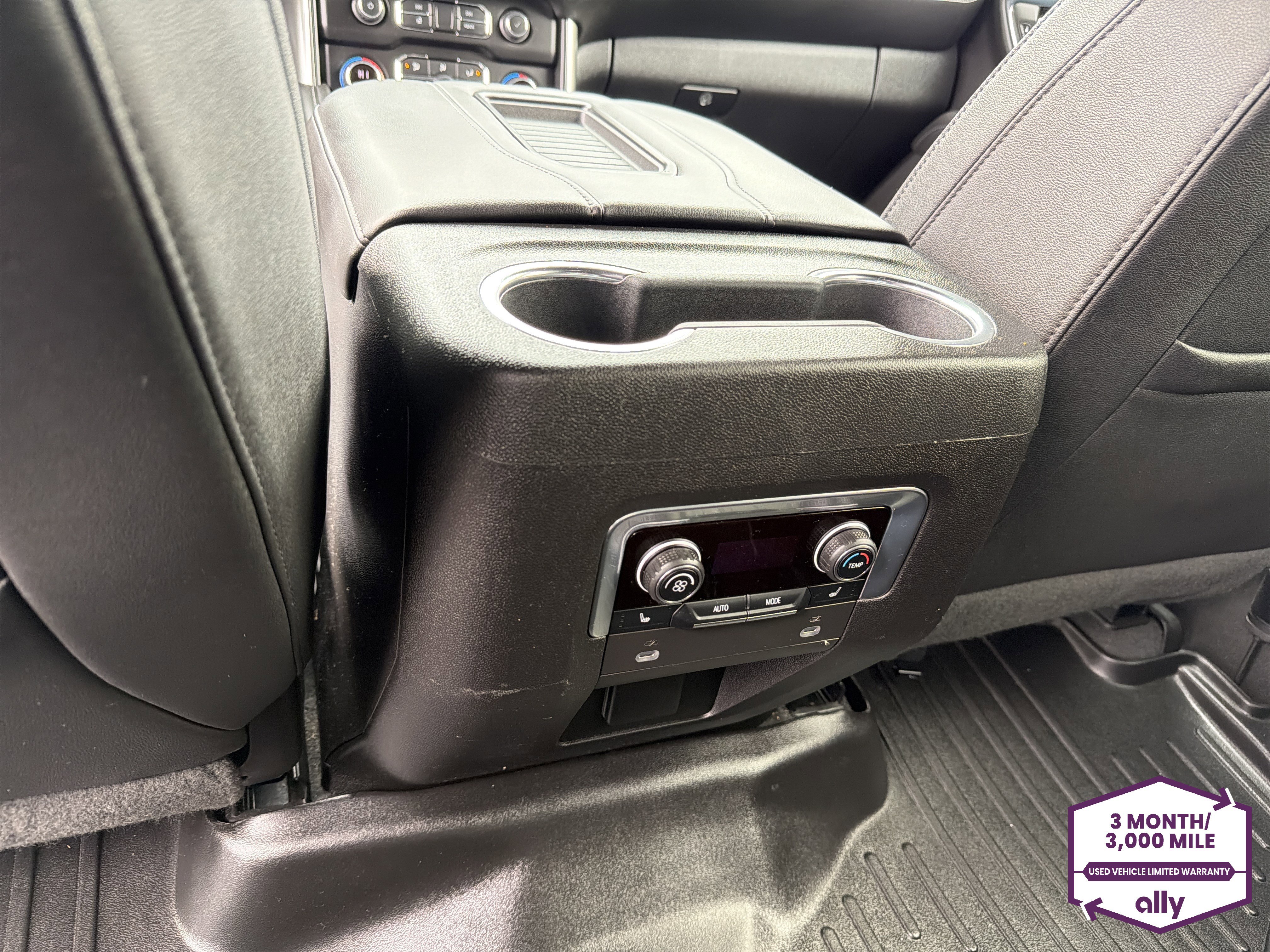 Used 2022 Chevrolet Tahoe LT w/ Luxury Package image 14